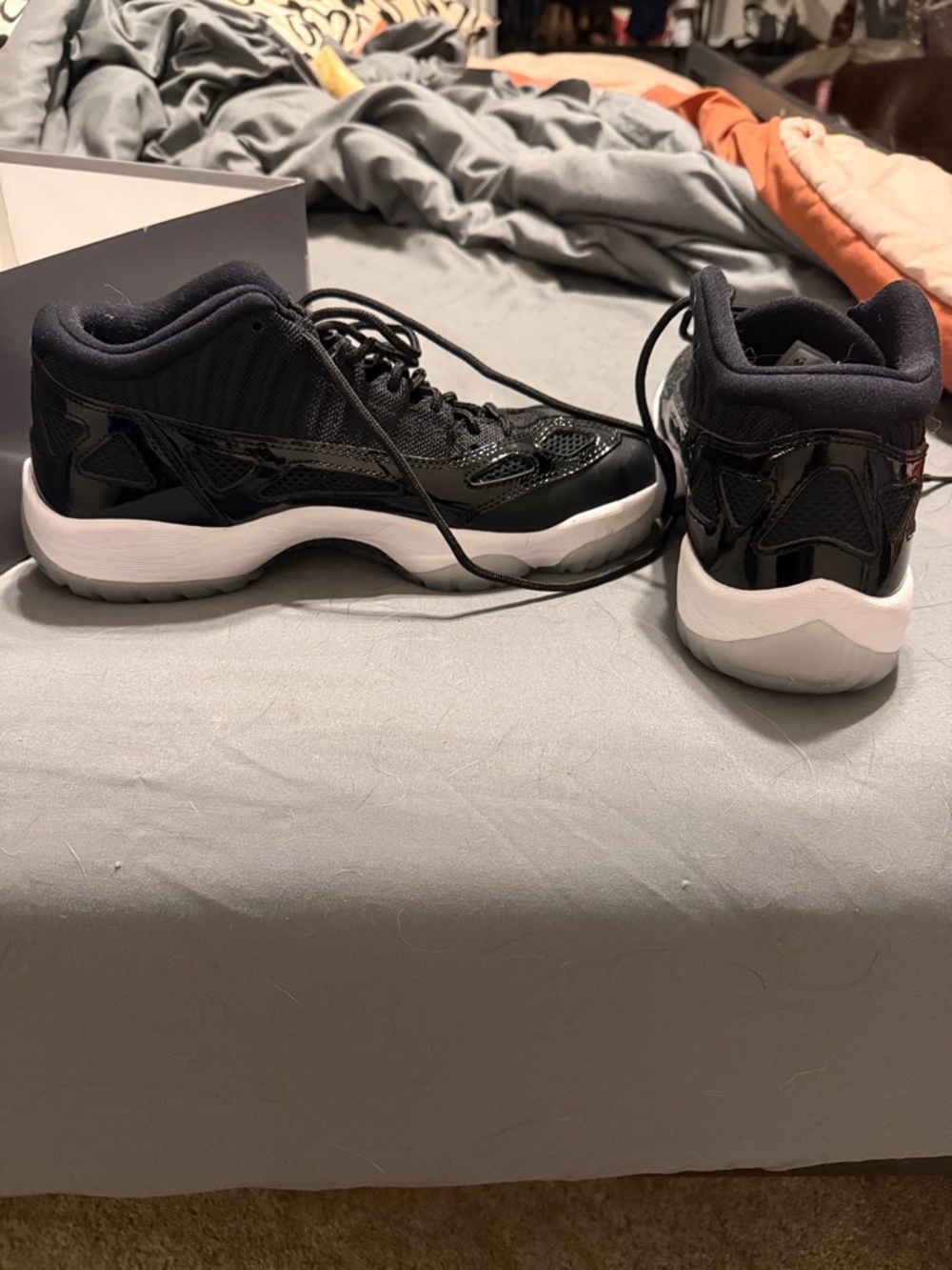Jordan Men's Black and White Low-Top Sneakers